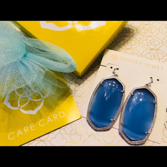 NWT Rare & Retired Kendra Scott Danielle Earrings Periwinkle Cats Eye & Silver! - Picture 4 of 10
